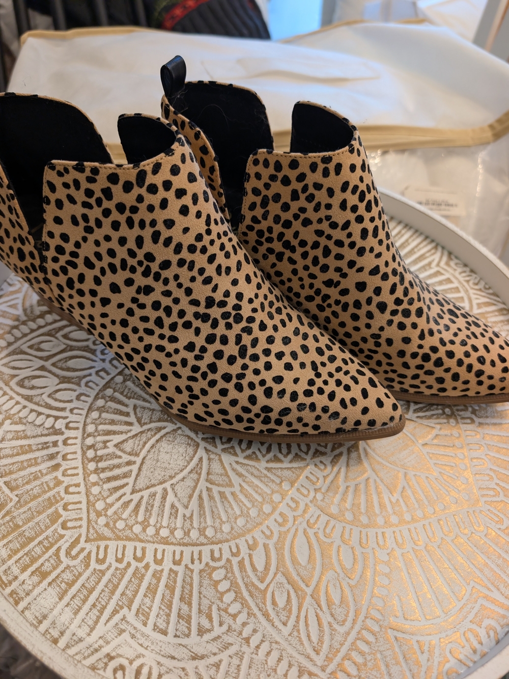 Lulu's Leopard-Print Pointed Ankle Booties in Tan and Black